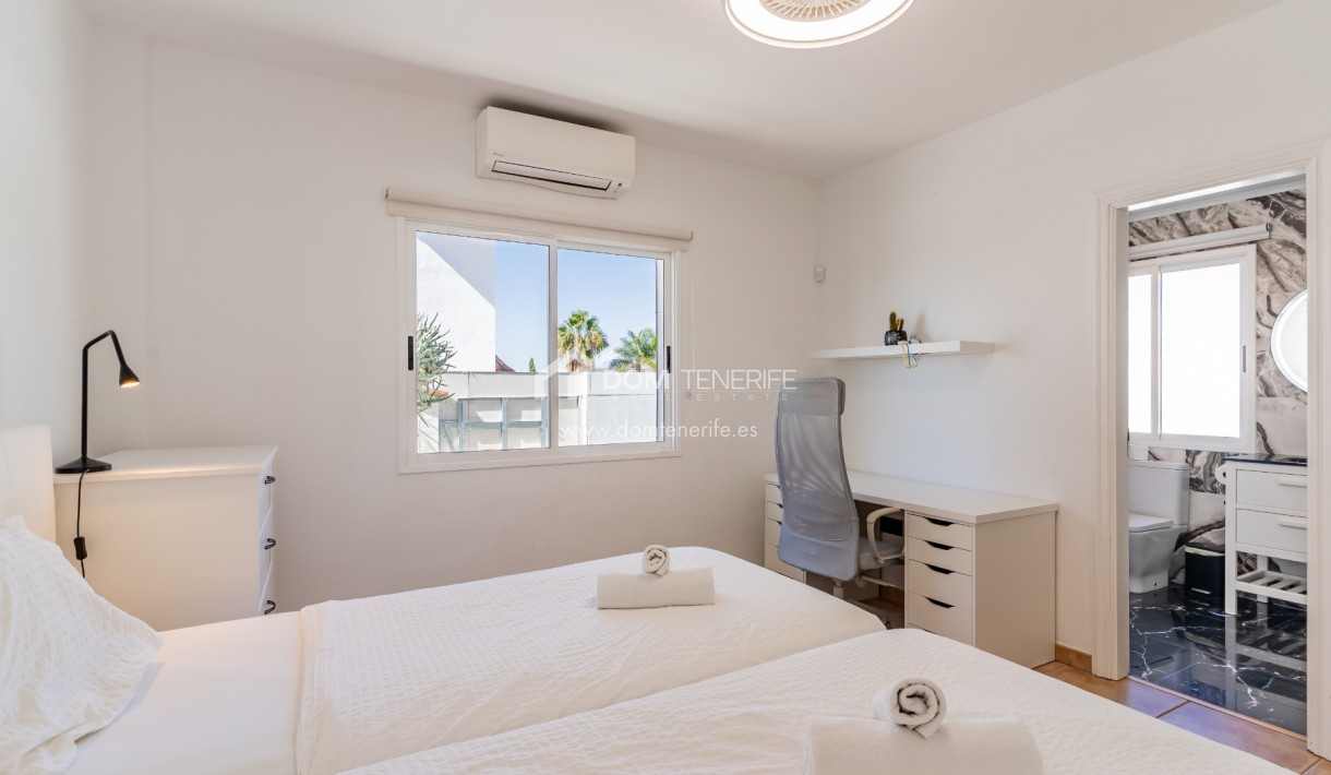 Venta - Chalet independiente -
Adeje - El Madroñal