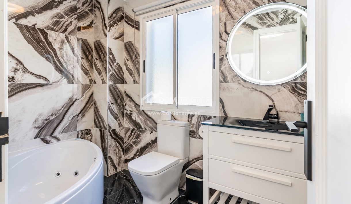 Venta - Chalet independiente -
Adeje - El Madroñal