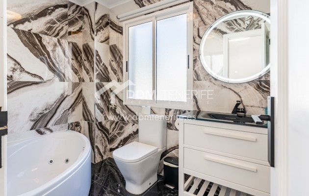 Venta - Chalet independiente -
Adeje - El Madroñal