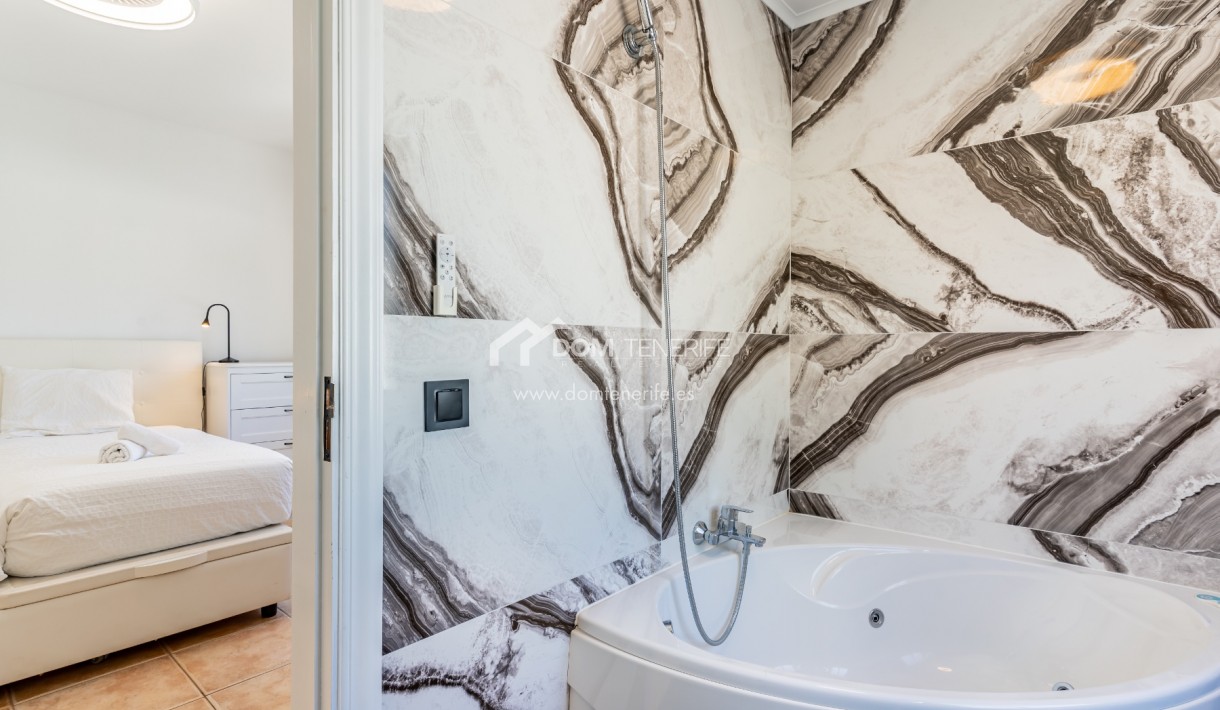 Venta - Chalet independiente -
Adeje - El Madroñal