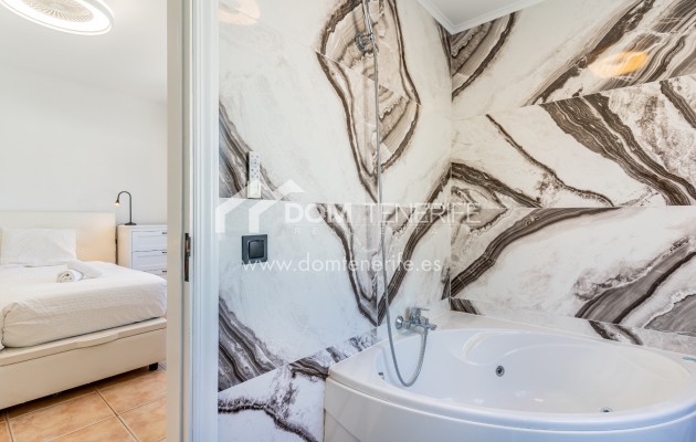 Venta - Chalet independiente -
Adeje - El Madroñal