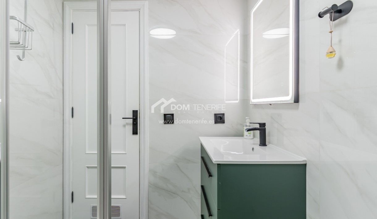 Venta - Chalet independiente -
Adeje - El Madroñal