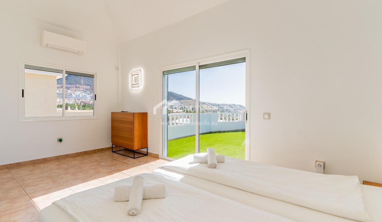 Venta - Chalet independiente -
Adeje - El Madroñal