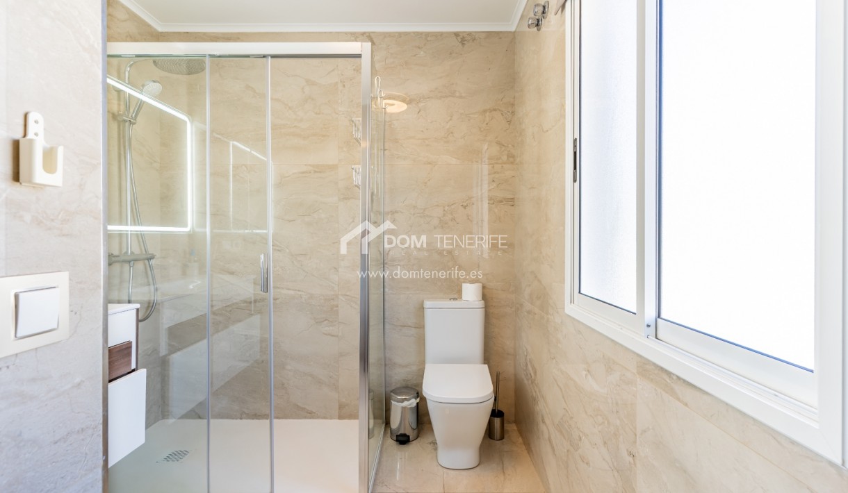 Venta - Chalet independiente -
Adeje - El Madroñal