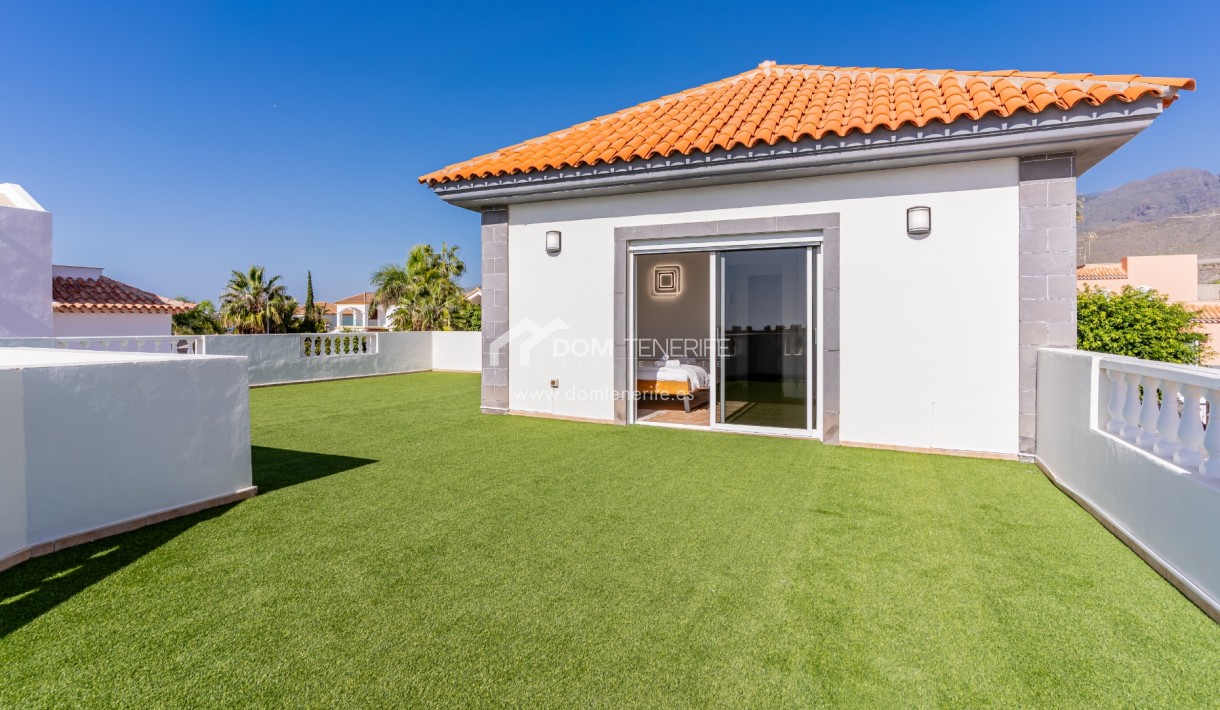 Venta - Chalet independiente -
Adeje - El Madroñal