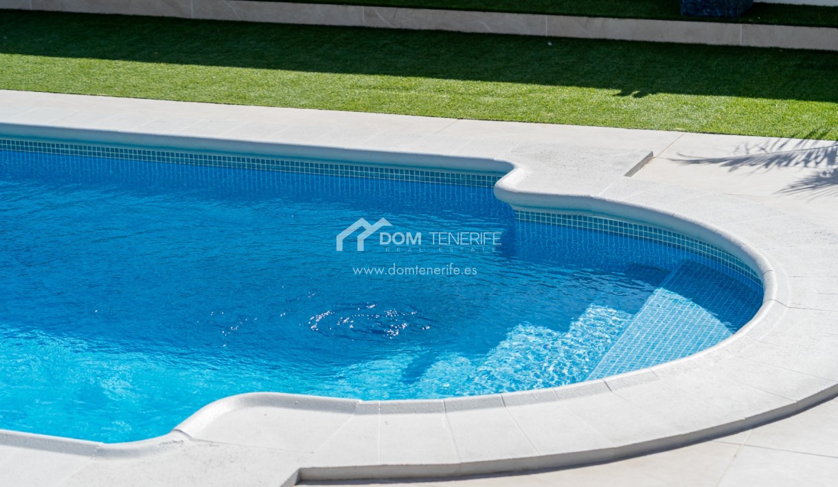 Venta - Chalet independiente -
Adeje - El Madroñal