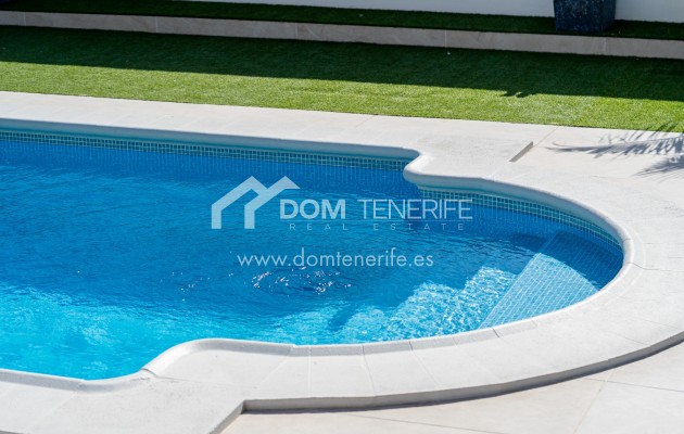 Venta - Chalet independiente -
Adeje - El Madroñal