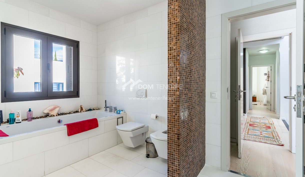 Venta - Chalet independiente -
Adeje - El Madroñal