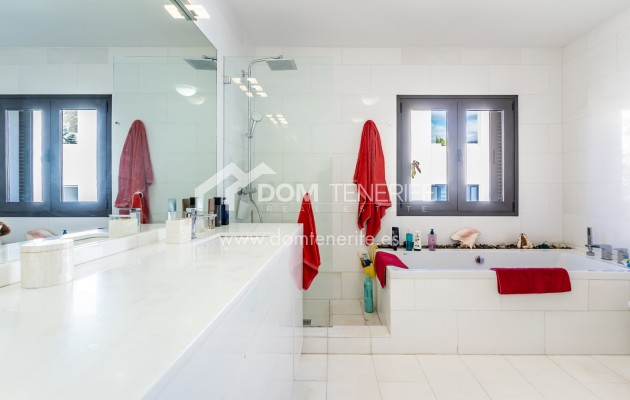 Venta - Chalet independiente -
Adeje - El Madroñal