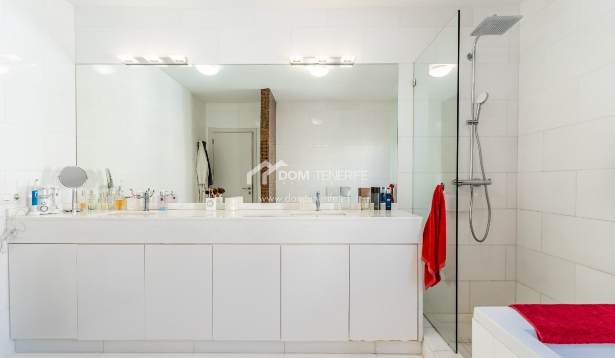 Venta - Chalet independiente -
Adeje - El Madroñal