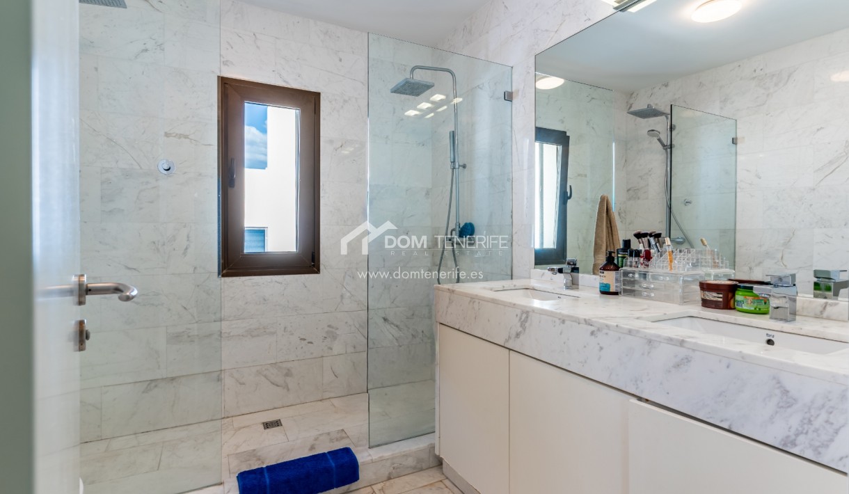 Venta - Chalet independiente -
Adeje - El Madroñal