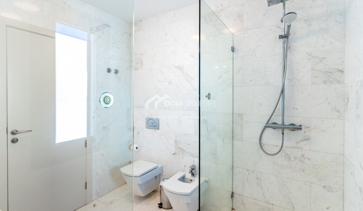 Venta - Chalet independiente -
Adeje - El Madroñal