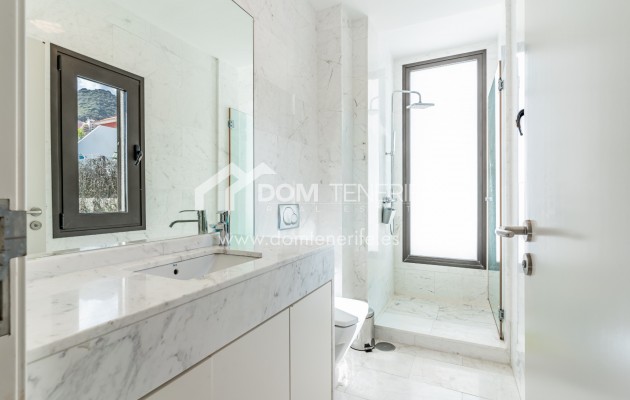 Venta - Chalet independiente -
Adeje - El Madroñal