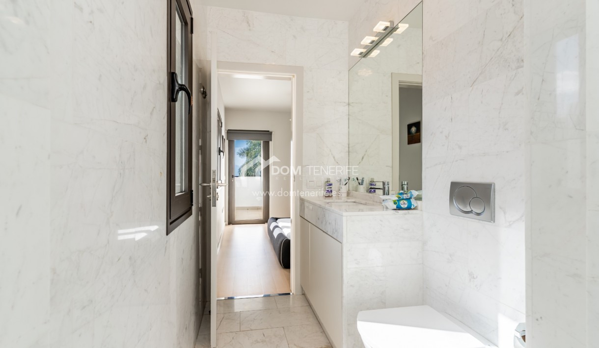 Venta - Chalet independiente -
Adeje - El Madroñal