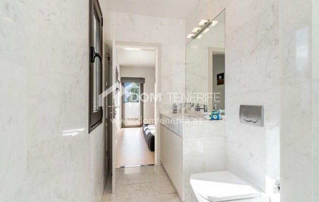 Venta - Chalet independiente -
Adeje - El Madroñal