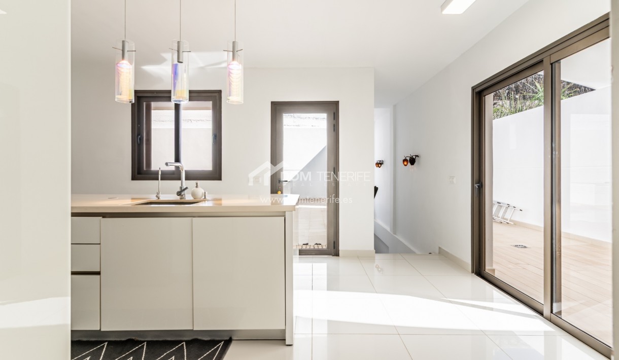 Venta - Chalet independiente -
Adeje - El Madroñal