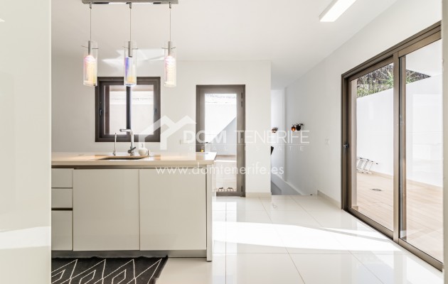 Venta - Chalet independiente -
Adeje - El Madroñal