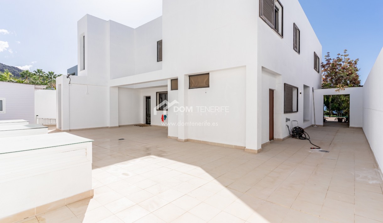 Venta - Chalet independiente -
Adeje - El Madroñal