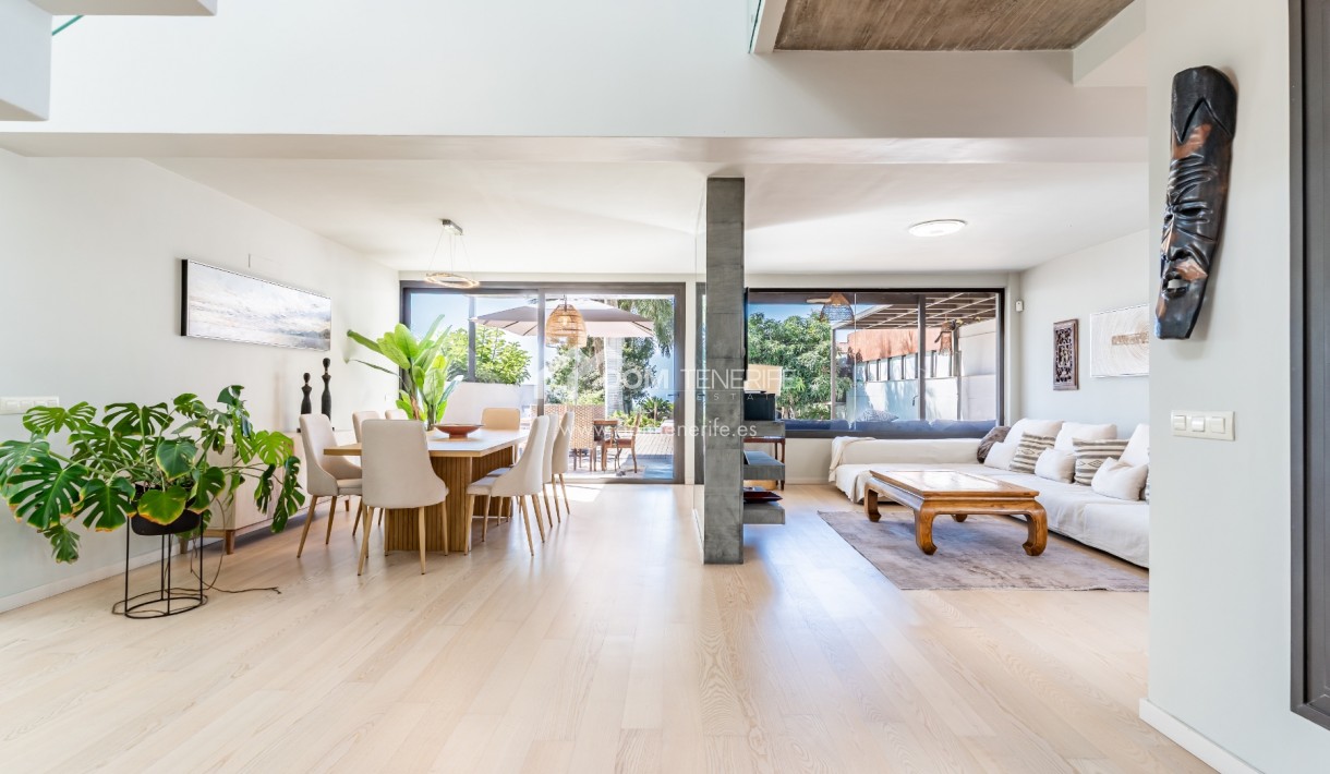 Venta - Chalet independiente -
Adeje - El Madroñal