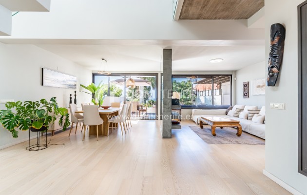 Venta - Chalet independiente -
Adeje - El Madroñal