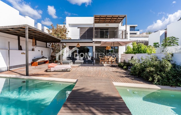 Venta - Chalet independiente -
Adeje - El Madroñal
