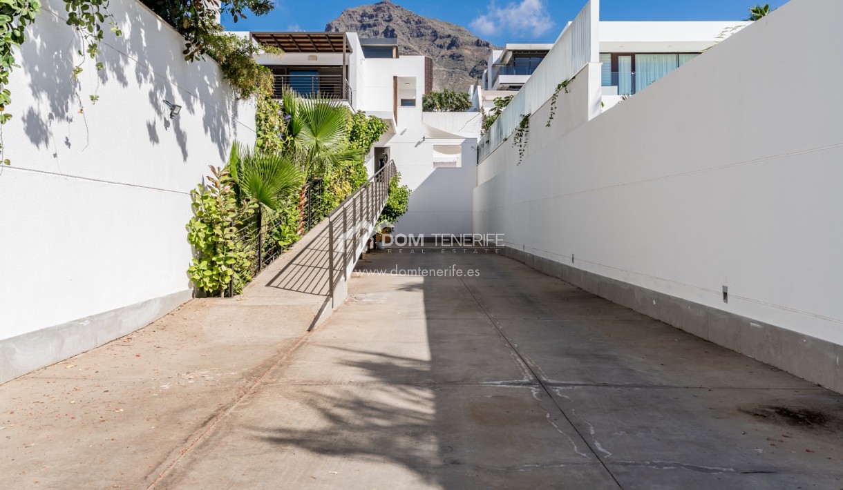 Venta - Chalet independiente -
Adeje - El Madroñal