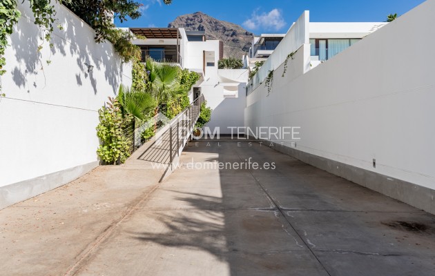 Venta - Chalet independiente -
Adeje - El Madroñal