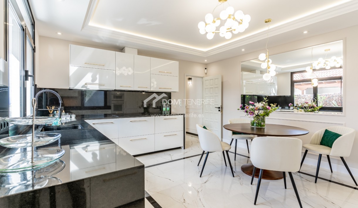 Sale - Villa -
Adeje - San Eugenio Alto