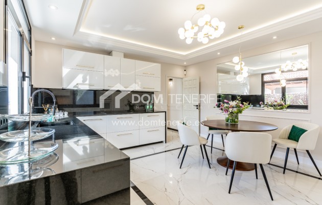 Sale - Villa -
Adeje - San Eugenio Alto