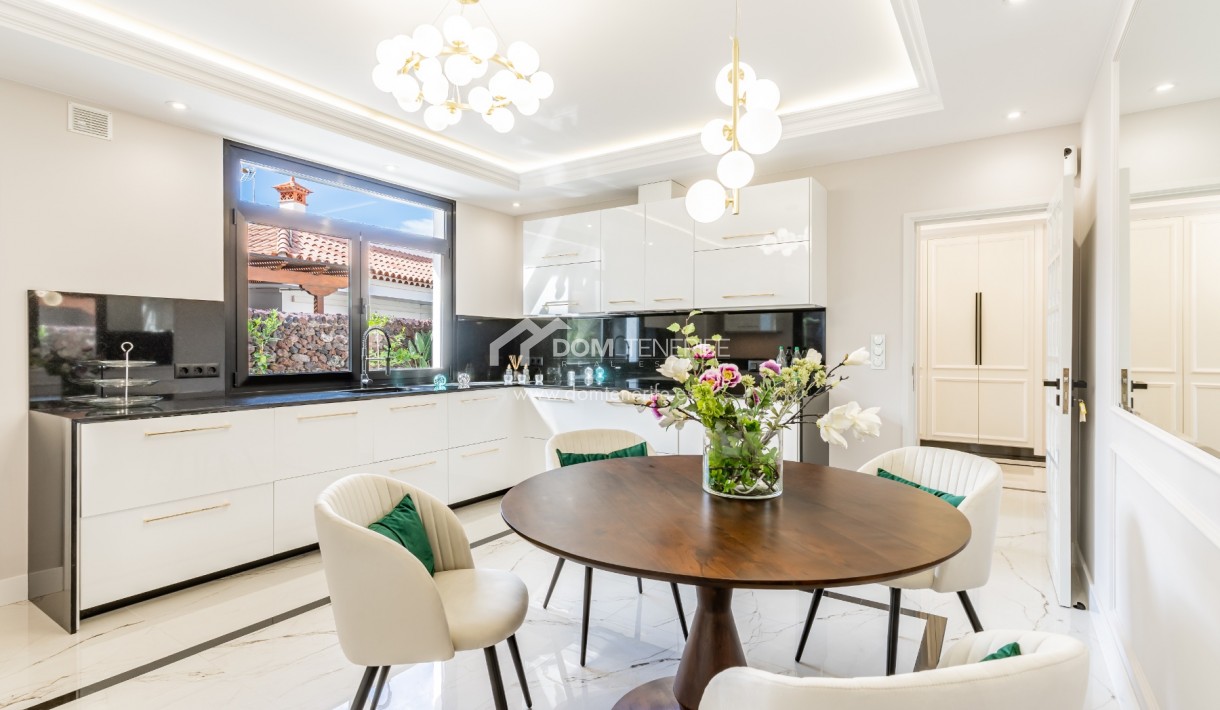 Sale - Villa -
Adeje - San Eugenio Alto