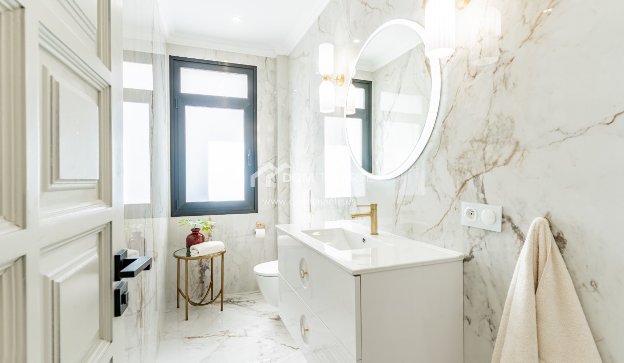 Sale - Villa -
Adeje - San Eugenio Alto