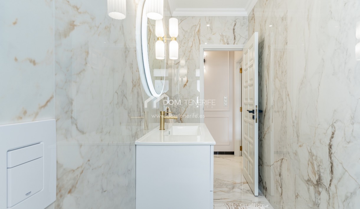 Sale - Villa -
Adeje - San Eugenio Alto