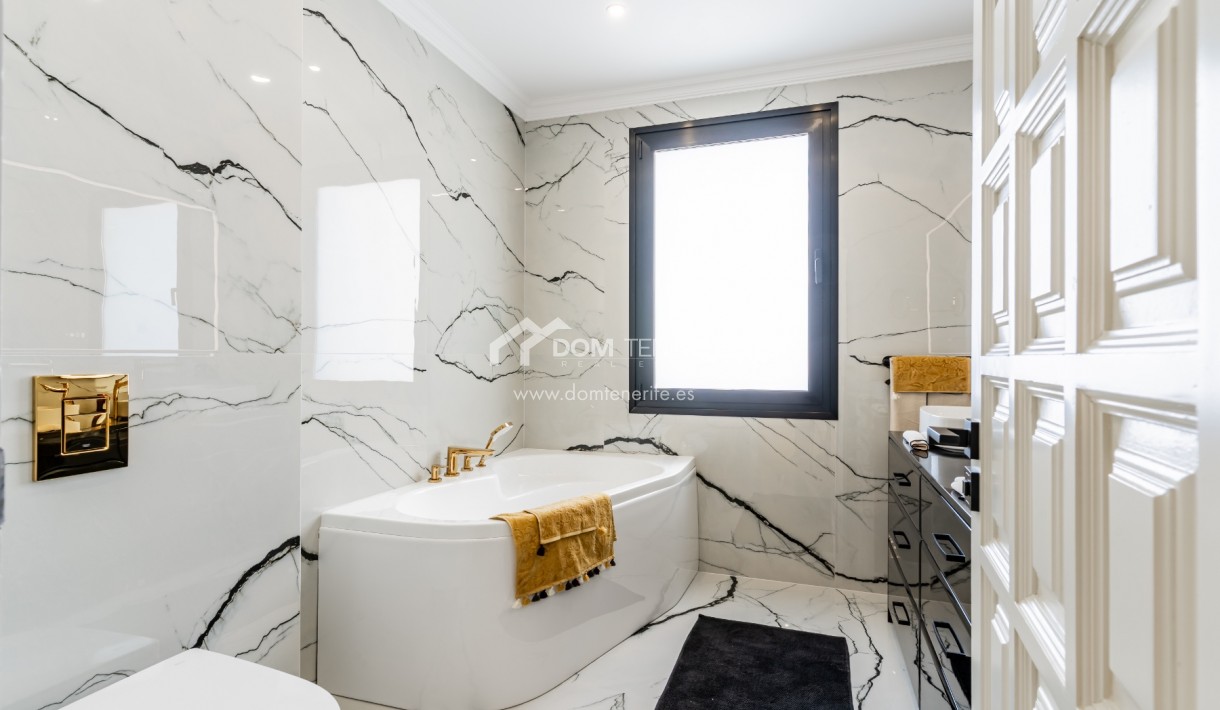 Sale - Villa -
Adeje - San Eugenio Alto