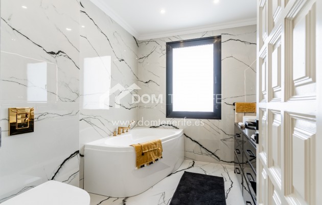 Sale - Villa -
Adeje - San Eugenio Alto