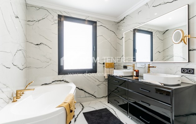 Sale - Villa -
Adeje - San Eugenio Alto