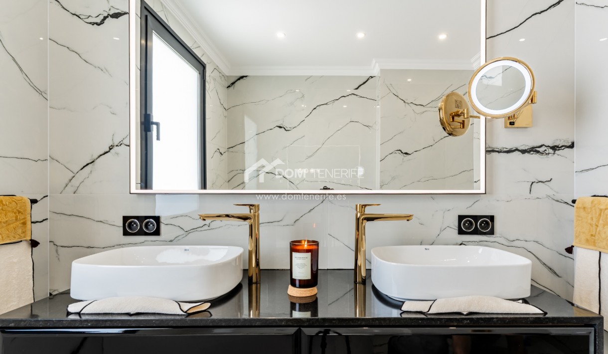 Sale - Villa -
Adeje - San Eugenio Alto