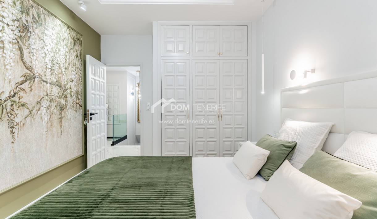 Sale - Villa -
Adeje - San Eugenio Alto