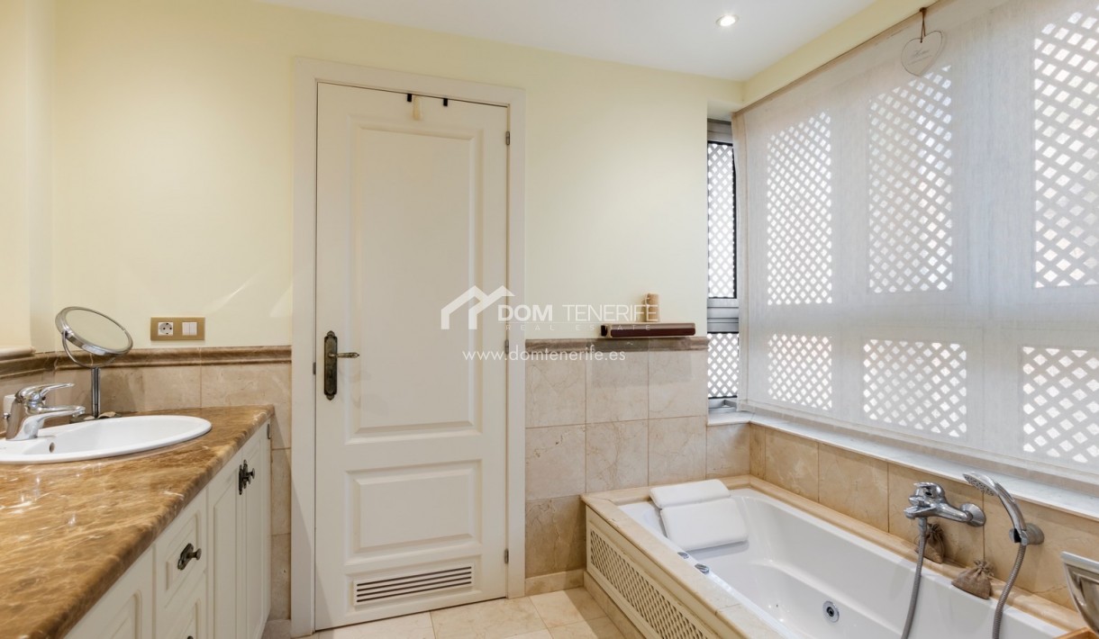 Sale - Penthouse -
Arona - Palm Mar