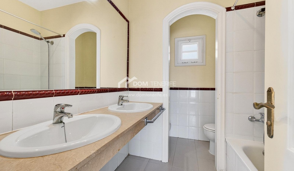 Revente - Maison de ville -
Adeje - Torviscas Alto