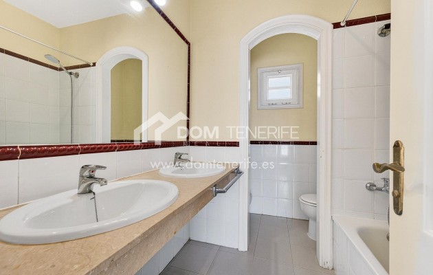 Revente - Maison de ville -
Adeje - Torviscas Alto