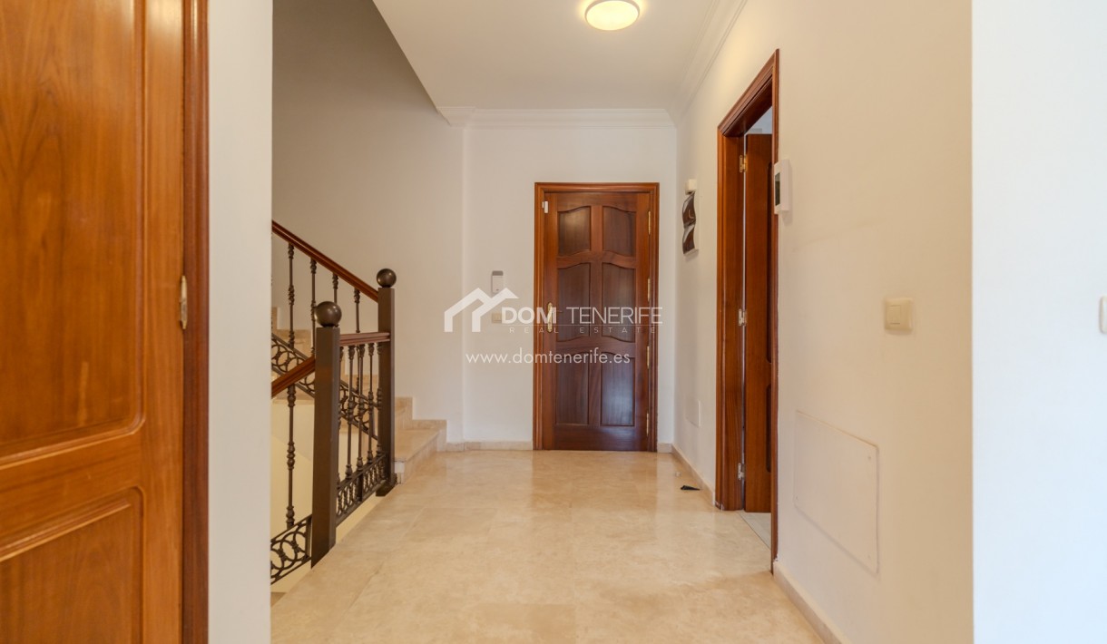 Wiederverkauf - Stadthaus -
Adeje - El Duque