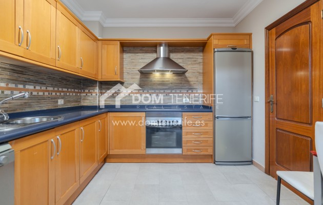 Wiederverkauf - Stadthaus -
Adeje - El Duque