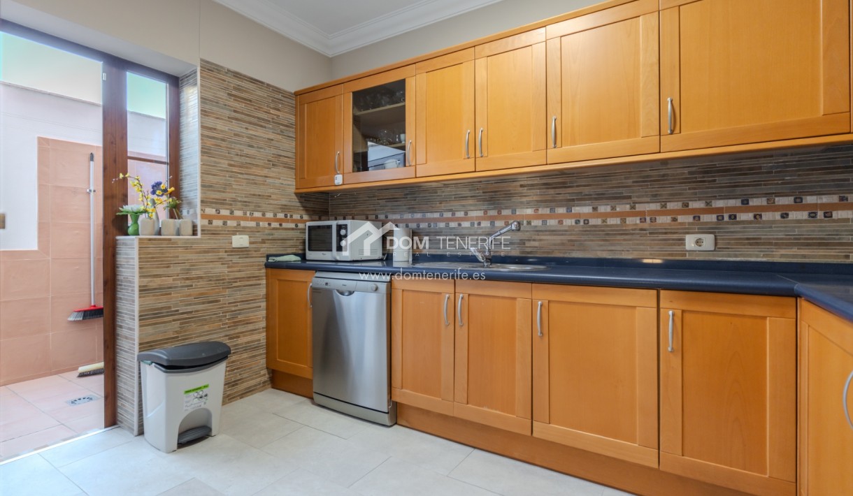 Wiederverkauf - Stadthaus -
Adeje - El Duque