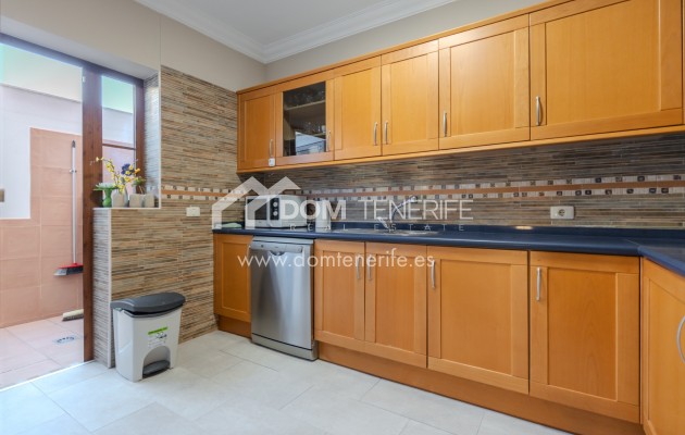 Wiederverkauf - Stadthaus -
Adeje - El Duque