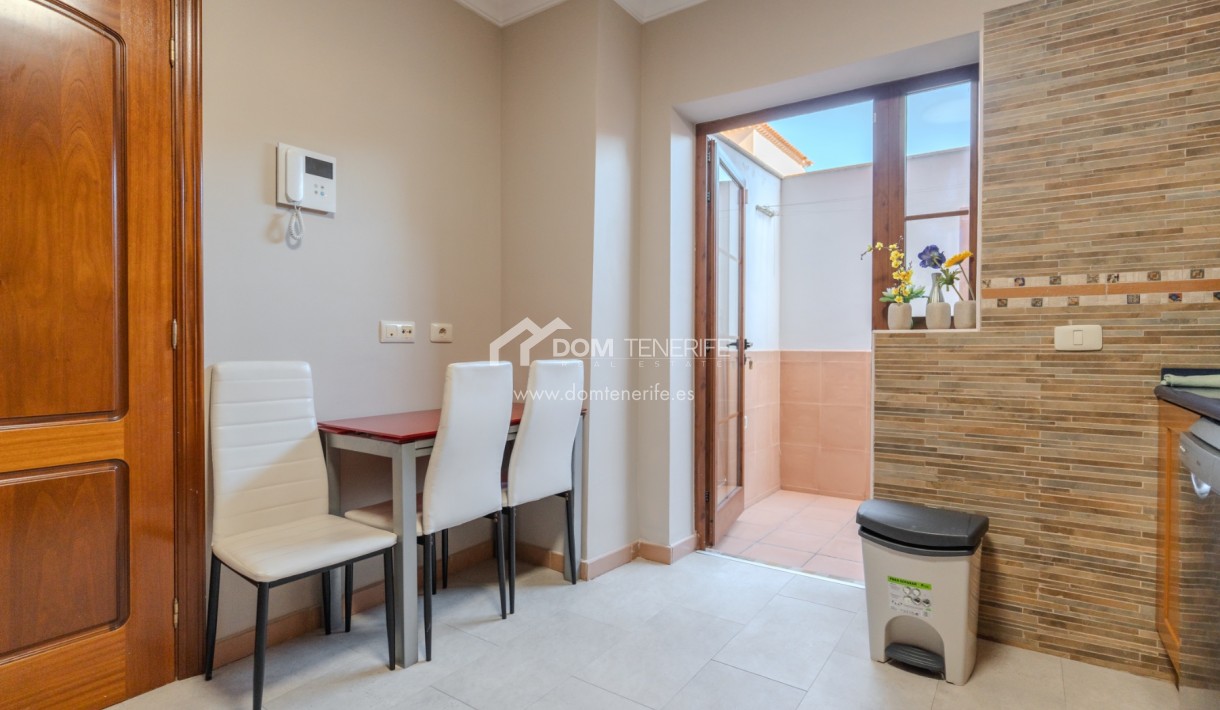 Wiederverkauf - Stadthaus -
Adeje - El Duque