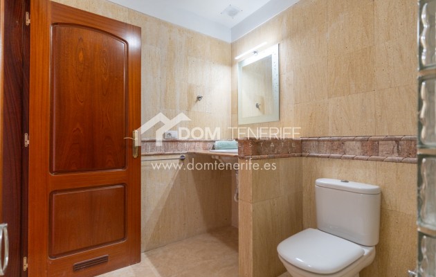 Wiederverkauf - Stadthaus -
Adeje - El Duque