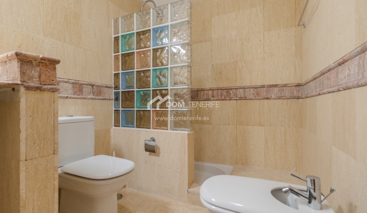 Wiederverkauf - Stadthaus -
Adeje - El Duque