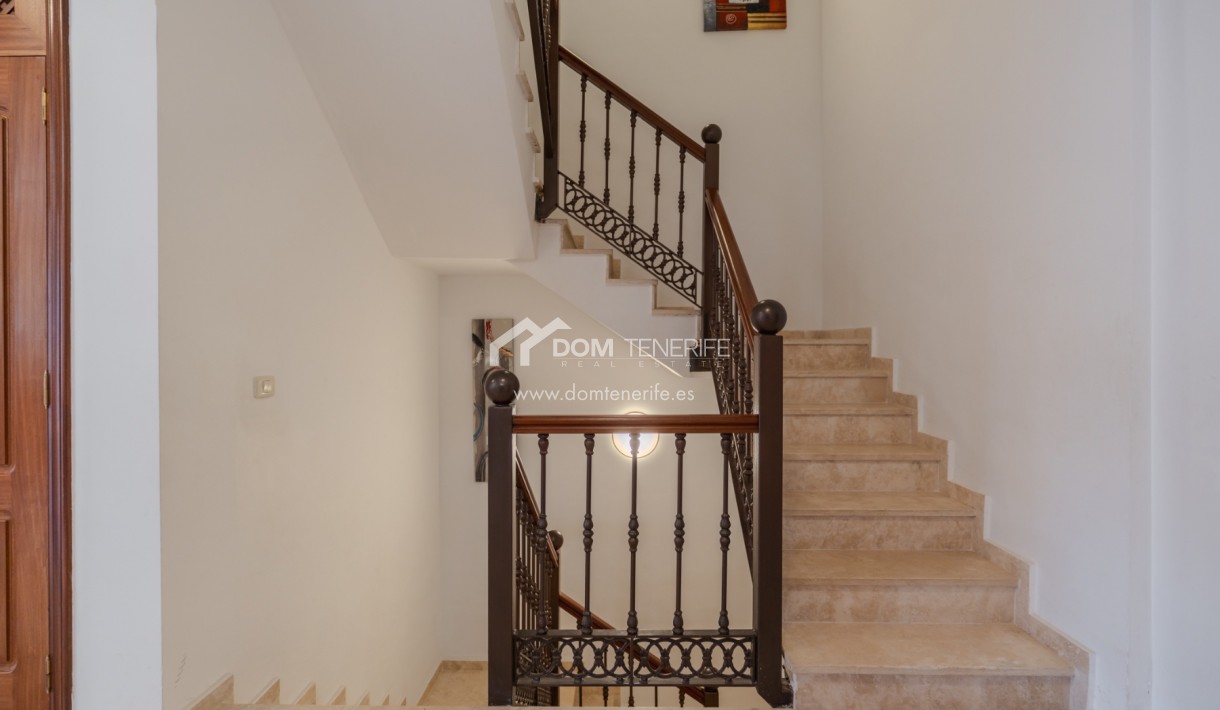 Wiederverkauf - Stadthaus -
Adeje - El Duque