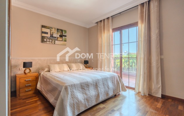 Wiederverkauf - Stadthaus -
Adeje - El Duque