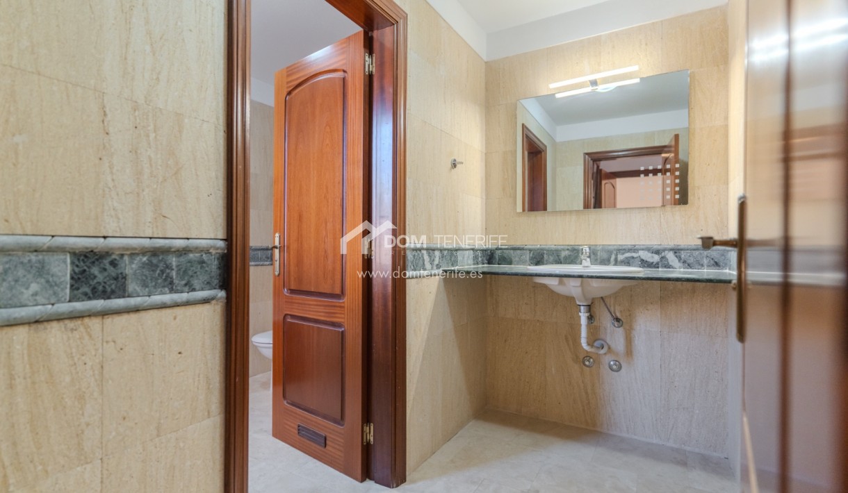 Wiederverkauf - Stadthaus -
Adeje - El Duque